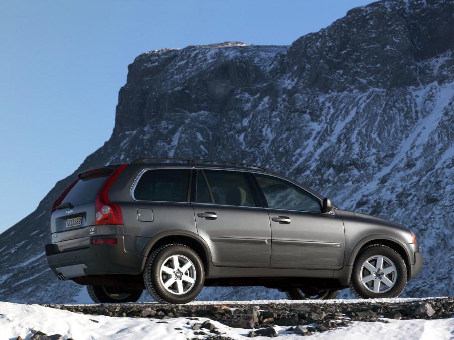  Volvo XC90 V8 2005 года  (фото 2 из 29)